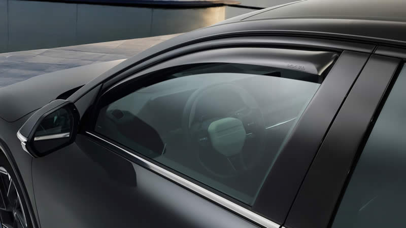 Kia K4 - ofuky oken, přední Kia K4 - ofuky oken, přední